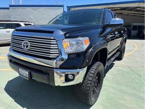 Used 2017 Toyota Tundra Limited w/ Limited Premium Package AWD/4WD image 3
