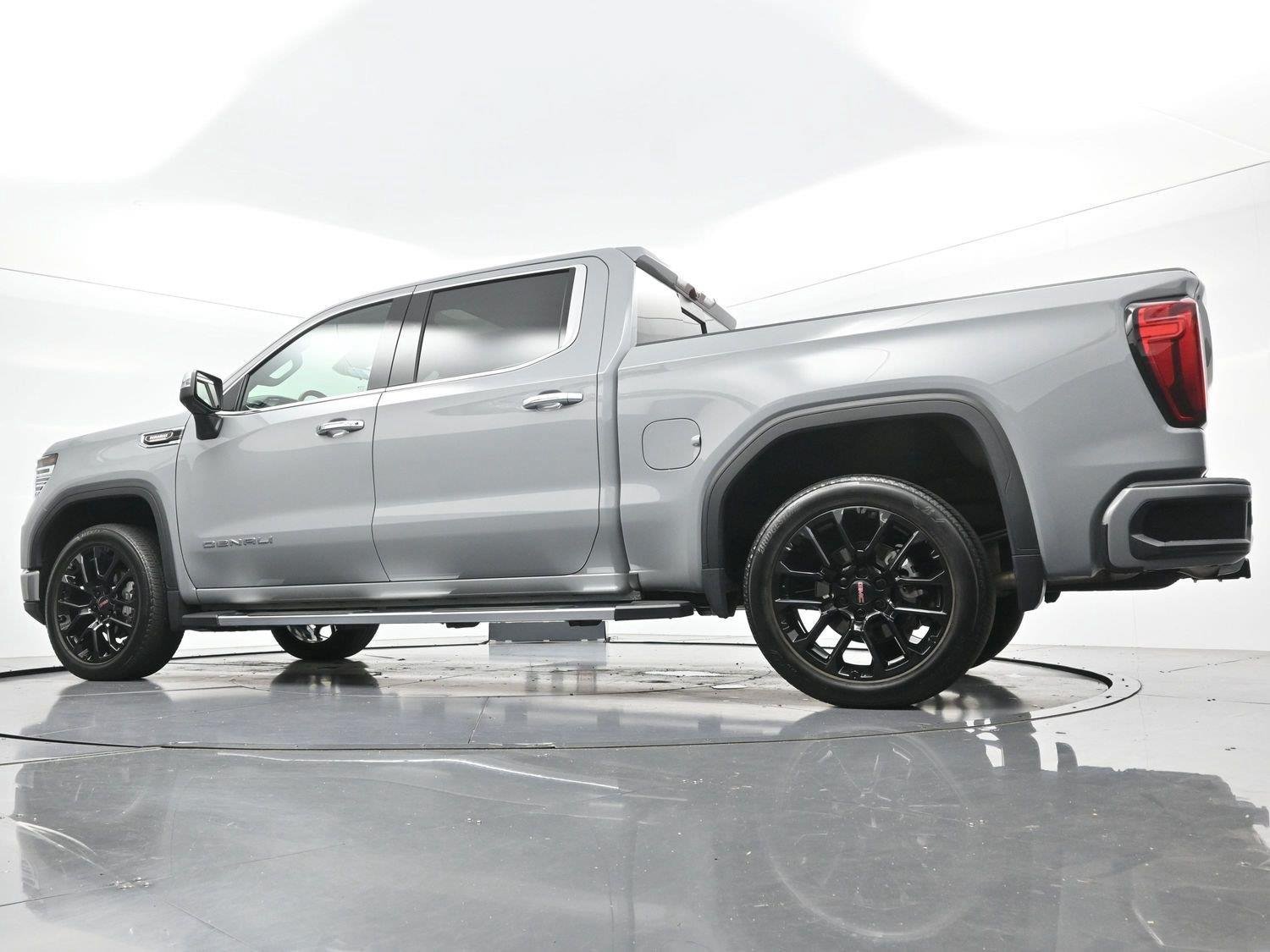 Used 2025 GMC Sierra 1500 Denali w/ Technology Package AWD/4WD image 48