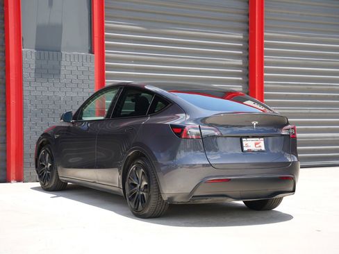Used 2024 Tesla Model Y Long Range RWD image 9
