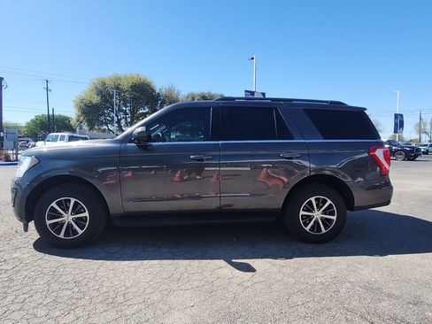 Used 2021 Ford Expedition XLT image 5