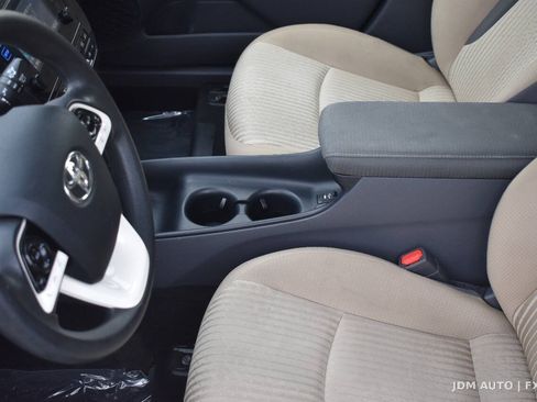 Used 2017 Toyota Prius Two w/ Prius Two Safety Plus Package FWD image 27