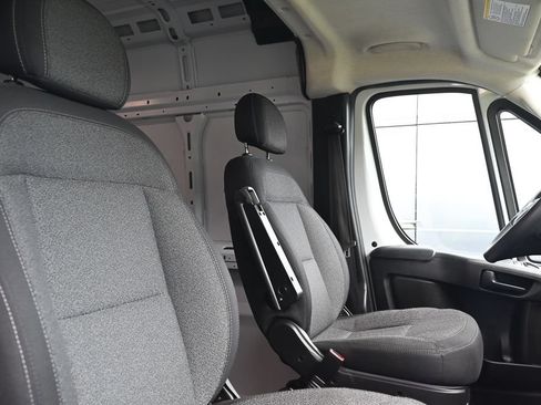 Used 2023 RAM ProMaster 2500 FWD image 11