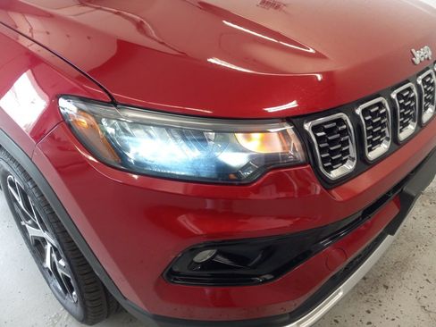 Used 2025 Jeep Compass Limited AWD/4WD image 5