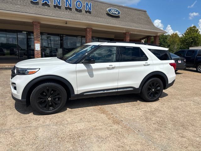 Certified 2023 Ford Explorer XLT w/ Equipment Group 202A AWD/4WD image 1