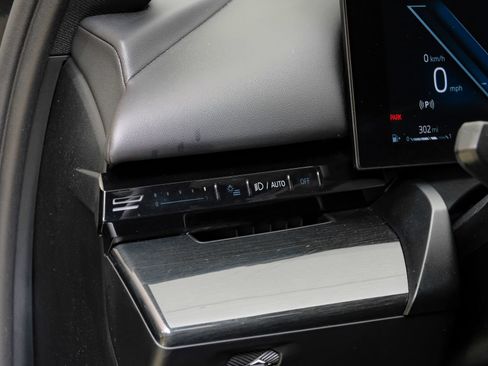 Used 2025 BMW 530i RWD image 33