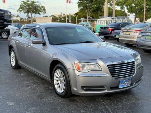 Used 2011 Chrysler 300 RWD image 9