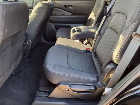 Used 2025 Nissan Pathfinder SV image 24