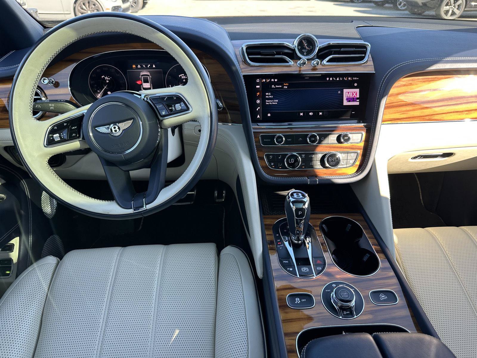 Used 2022 Bentley Bentayga AWD/4WD image 28