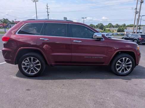 Used 2017 Jeep Grand Cherokee Overland AWD/4WD image 7
