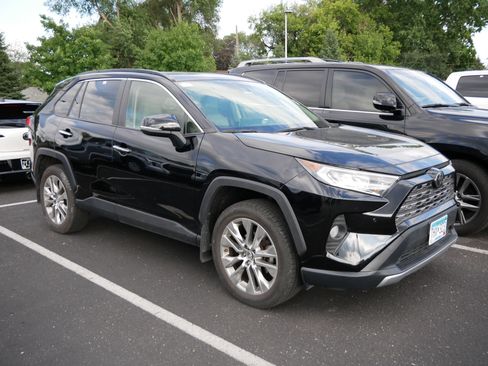 Certified 2019 Toyota RAV4 Limited w/ Cold Weather Package AWD/4WD image 4