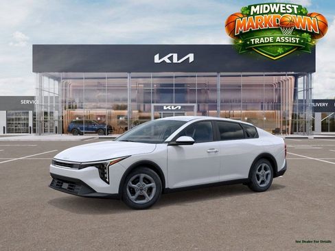 New 2025 Kia K4 LXS image 3