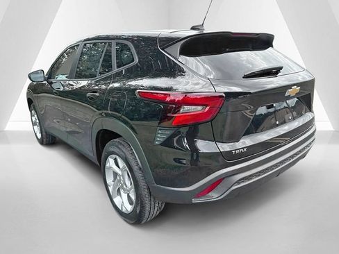 New 2026 Chevrolet Trax LS w/ LS Convenience Package FWD image 5