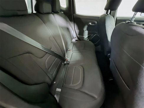 Used 2021 Jeep Renegade Latitude image 23