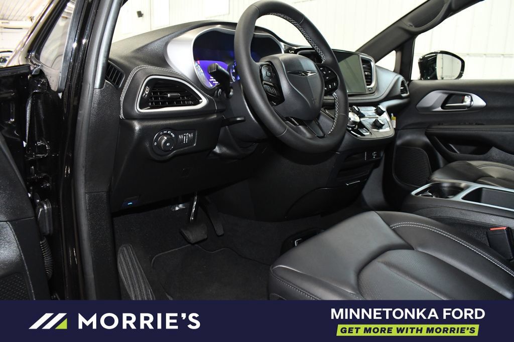 Used 2026 Chrysler Pacifica Select w/ S Appearance Package FWD image 19