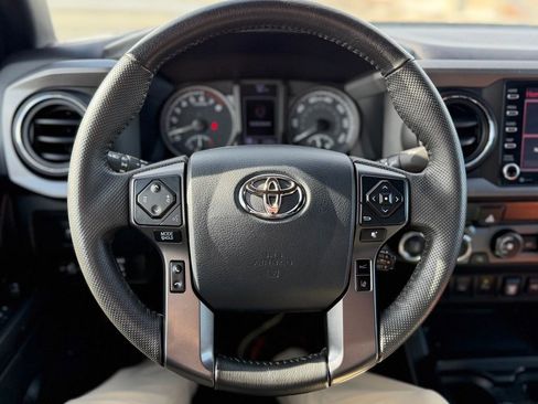 Used 2020 Toyota Tacoma TRD Off-Road w/ Technology Package image 7