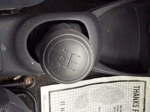 Used 2010 Toyota Yaris 2-Door Hatchback FWD image 13