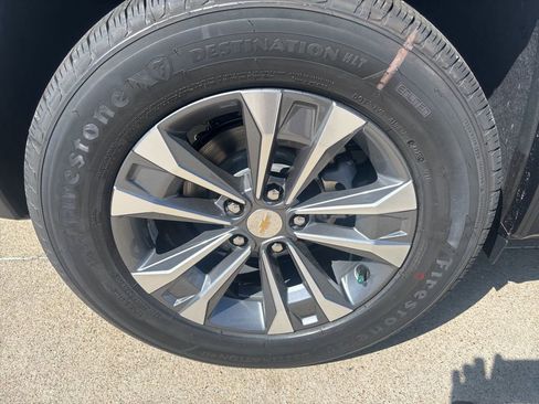 New 2026 Chevrolet Equinox LT w/ Convenience Package II FWD image 8
