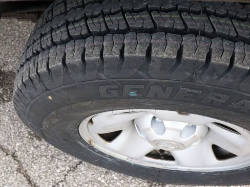 Used 2017 Toyota Tacoma 4x4 Access Cab image 44