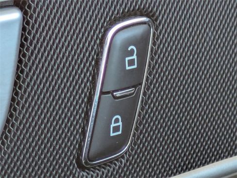 Used 2023 Ford Explorer XLT image 22