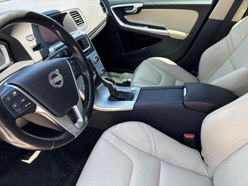 Used 2018 Volvo V60 T5 Dynamic w/ Vision Package FWD image 27