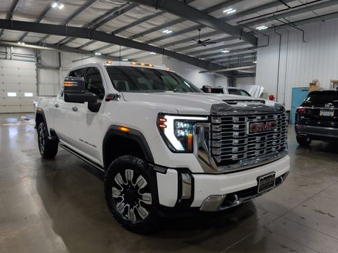 Used 2024 GMC Sierra 2500 Denali w/ Denali Reserve Package image 2