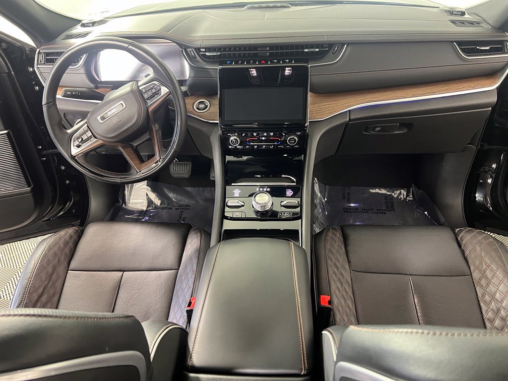Used 2023 Jeep Grand Cherokee Summit w/ Luxury Tech Group V AWD/4WD image 10
