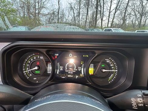 Used 2025 Jeep Wrangler Unlimited Sahara image 16