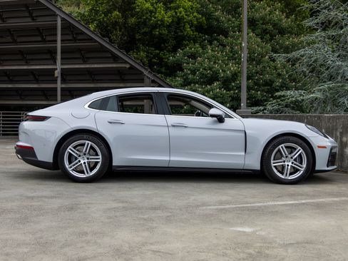 Certified 2025 Porsche Panamera image 12