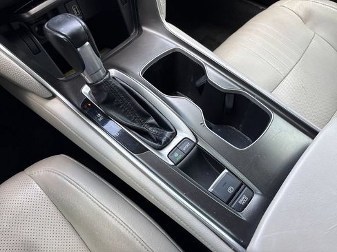 Used 2018 Honda Accord Touring image 27