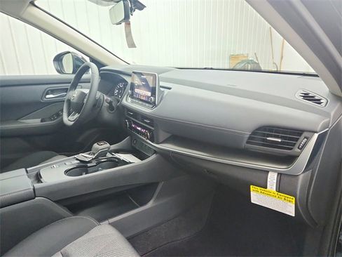 New 2025 Nissan Rogue SV image 31