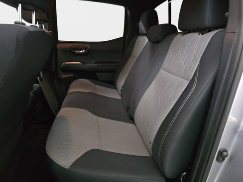 Used 2020 Toyota Tacoma 2WD Double Cab image 17