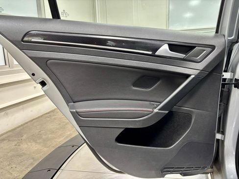 Used 2017 Volkswagen GTI SE FWD image 17