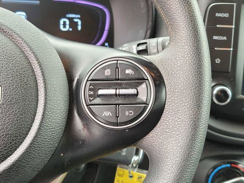Used 2025 Kia Soul LX w/ LX Technology Package FWD image 22