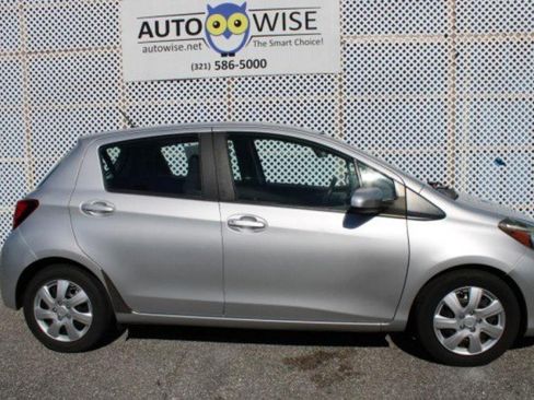 Used 2017 Toyota Yaris L image 6