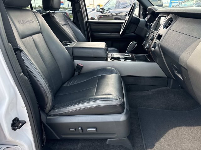 Used 2016 Ford Expedition Platinum RWD image 11