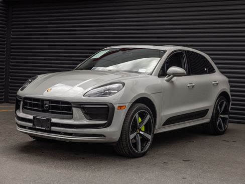 Certified 2023 Porsche Macan AWD/4WD image 1