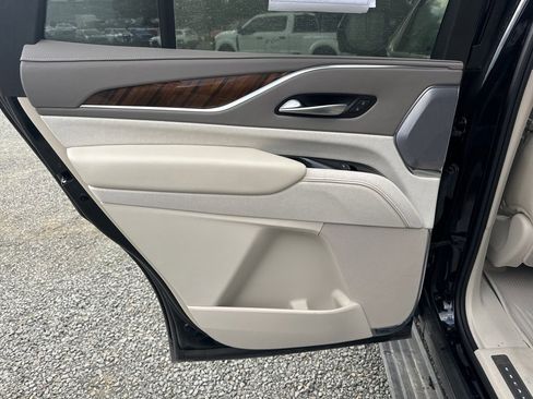 Used 2023 Cadillac Escalade Premium Luxury Platinum image 18
