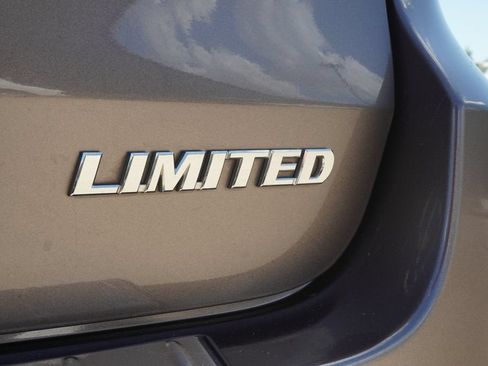 Used 2019 Toyota Highlander Limited FWD image 9