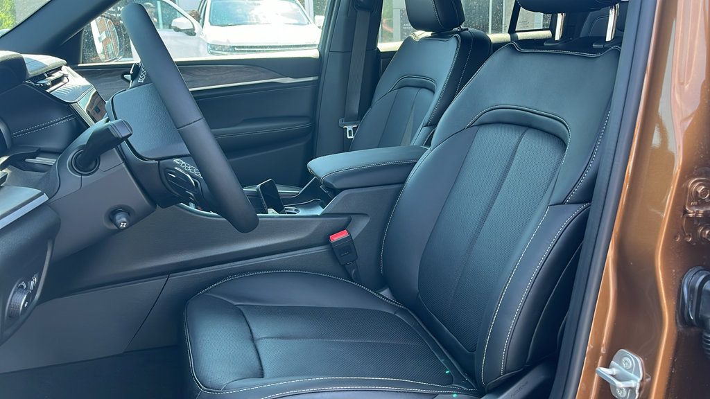 New 2026 Jeep Grand Cherokee Limited AWD/4WD image 10