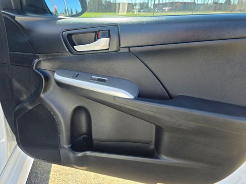 Used 2014 Toyota Camry SE image 17