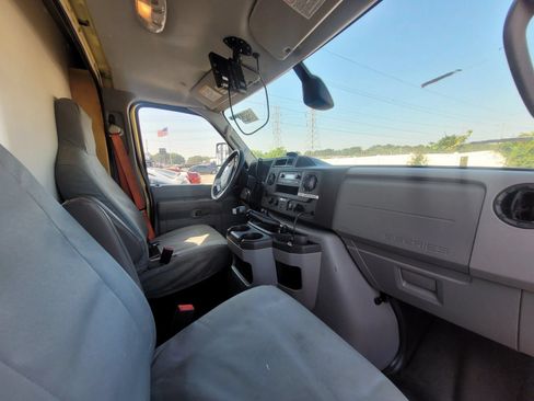 Used 2021 Ford E-450 and Econoline 450 Super Duty RWD image 20