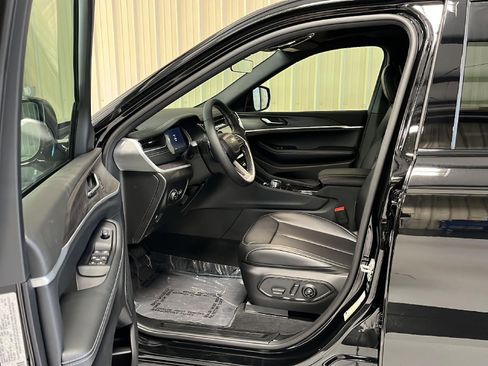 New 2025 Jeep Grand Cherokee L Limited image 11