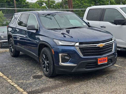 Used 2023 Chevrolet Traverse LS FWD image 1