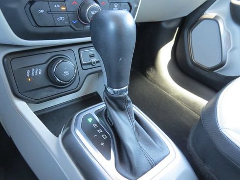 Certified 2021 Jeep Renegade Limited w/ Luxury Group II AWD/4WD image 23