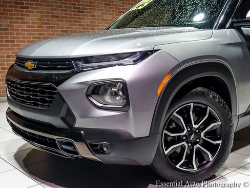 Used 2023 Chevrolet TrailBlazer ACTIV w/ Technology Package FWD image 3