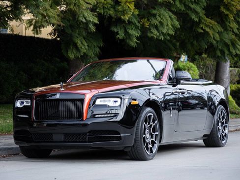 Used 2019 Rolls-Royce Dawn image 2