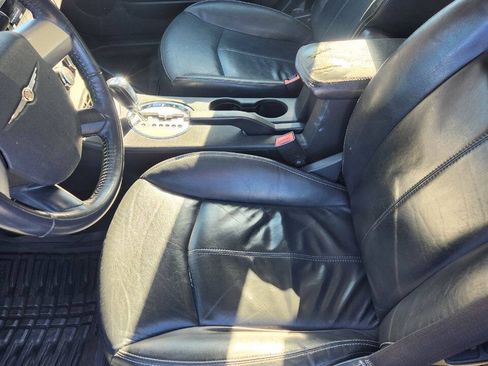 Used 2010 Chrysler Sebring Limited FWD image 4