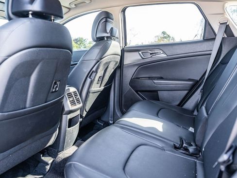 Used 2023 Kia Sportage EX image 16