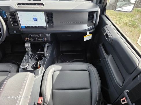 New 2025 Ford Bronco Badlands image 13