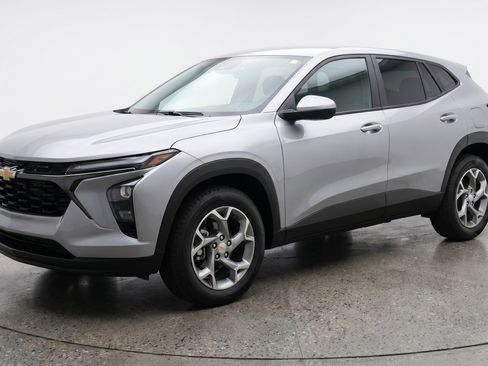 Used 2025 Chevrolet Trax LT FWD image 3